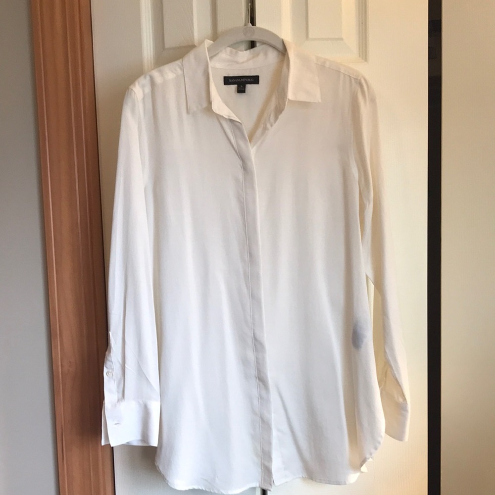 Small Banana Republic ivory tunic length blouse